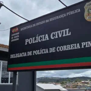 Mulher presa em São Cristóvão do Sul morre após atacar policial civil durante transferência