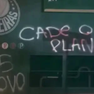 Muros do Palmeiras são pichados após goleada para o Novorizontino