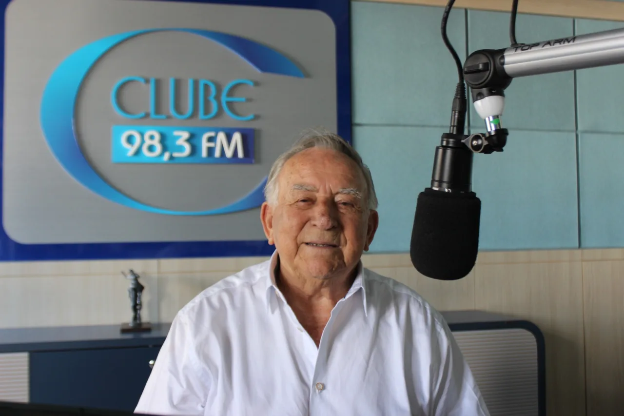 “Olha a hora!”: Maneca comemora 93 anos de vida e história no rádio catarinense