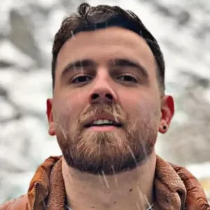 Após participar de protestos, jovem é condenado por 'inimizade contra Deus' e pode ser executado no Irã