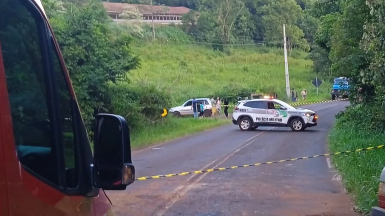 Motorista morre em acidente entre carro e caminhão no Oeste de SC