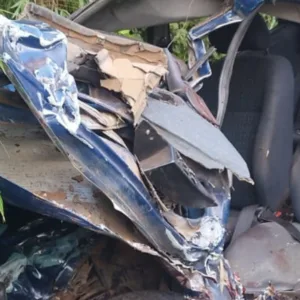 Criança de quatro anos morre em grave acidente entre carro e caminhão no Oeste de SC