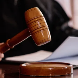 Pai do menino de 4 anos levado morto ao hospital em Florianópolis vai a júri