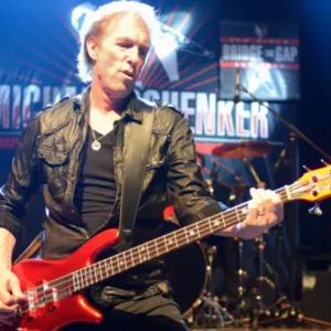 'Partiu deste mundo em paz' Ex-baixista da banda Scorpions morre aos 71 anos