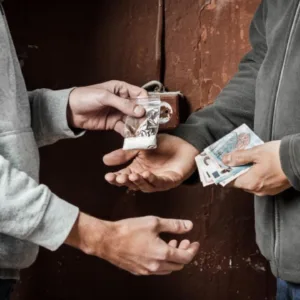 Polícia Civil prende trio por tráfico e corrupção de menores em São Joaquim