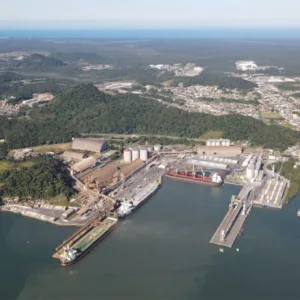 Portos de SC movimentam 65,7 milhões de toneladas em 2025