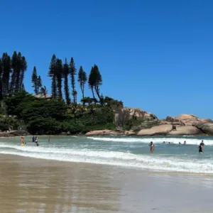 Relatório do IMA aponta mais de 100 pontos impróprios para banho em Santa Catarina