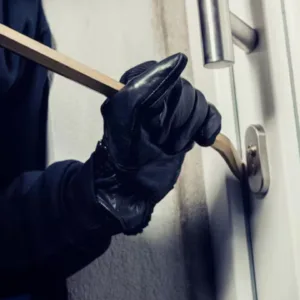 Residência é furtada após arrombamento no bairro Universitário, em Lages