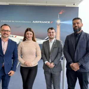 SC articula novos voos com a Europa em reunião na sede da Air France