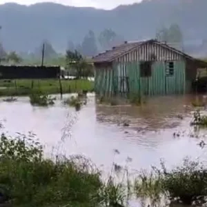 Temporais com granizo e enxurradas causam danos em municípios da Serra Catarinense