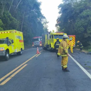 Três pessoas morrem em acidente grave na BR-470 em SC