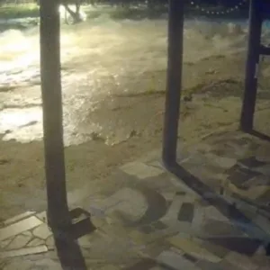 Vídeo viral sobre mini tsunami em praia de Laguna é antigo, alerta Defesa Civil de SC