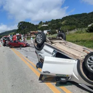 Acidente deixa feridos na BR-282, em Bom Retiro | Foto: Reprodução