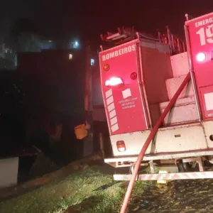 Bombeiros combatem incêndio em residência em Lages | Foto: 5º BBM