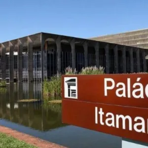 Brasil condena ataques de EUA e Israel ao Irã.| Foto: Reprodução SBT News