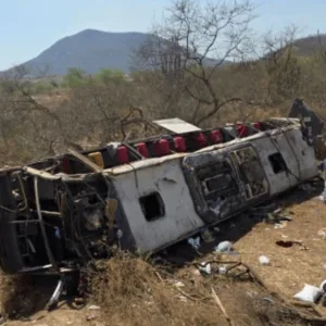 Ônibus envolvido em acidente com 16 mortos era irregular, diz ANTT - Imagem: reprodução/SBT