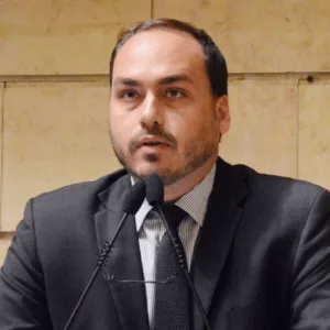 Carlos Bolsonaro liga para João Rodrigues após visita em Brasília | Foto: Caio Cesar/CMRJ