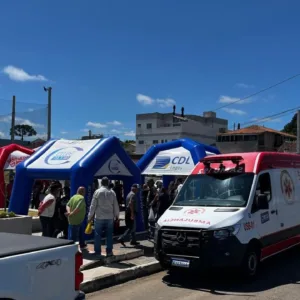 Clube nos Bairros leva serviços gratuitos para bairro Tributo