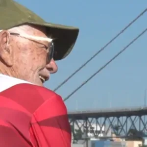 Conheça o catarinense Odilon Martins, atleta de remo mais velho do mundo