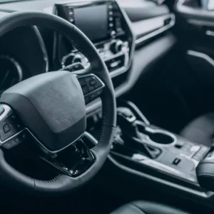 Criança de 5 anos é socorrida após ser esquecida em carro no sol em SC