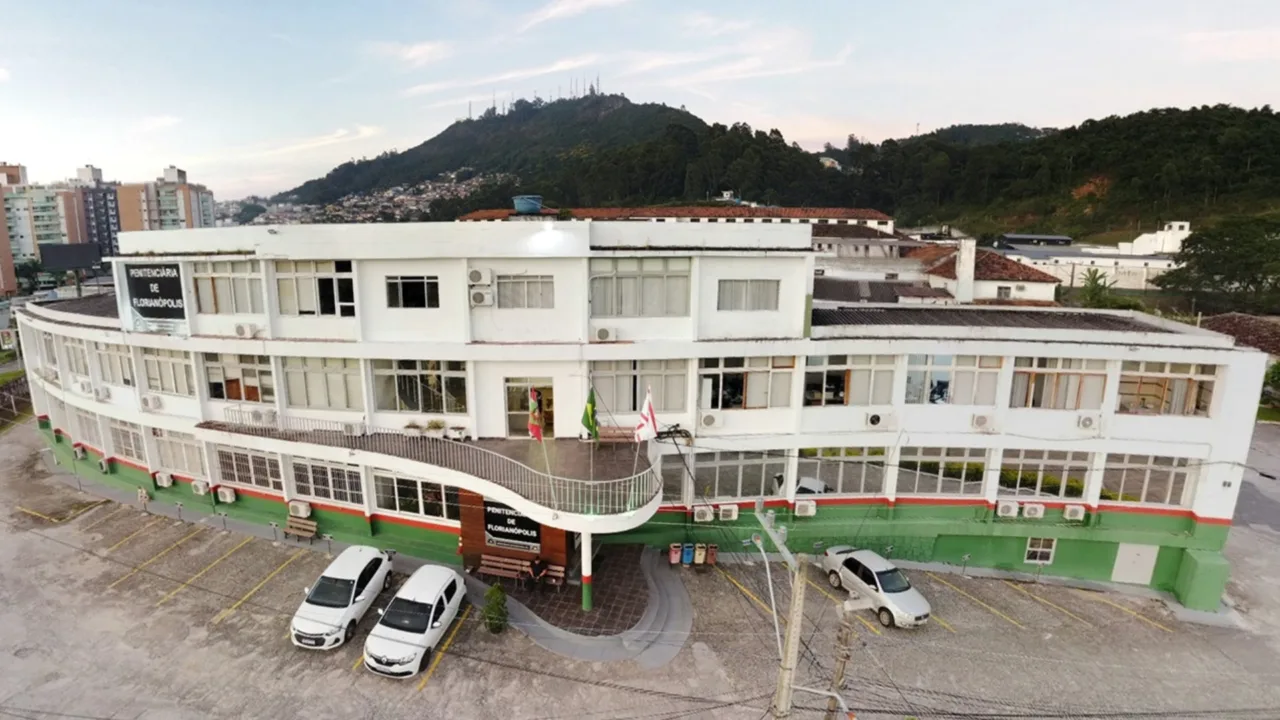 Detento é morto durante banho de sol na Penitenciária de Florianópolis