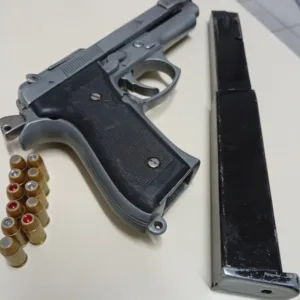 Dois venezuelanos presos por posse ilegal e suspeita de homicídio em SC