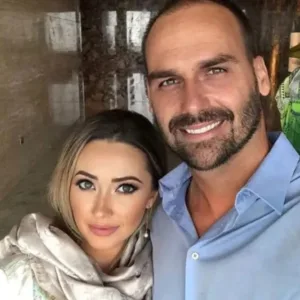 Eduardo Bolsonaro 'não está bem', diz esposa