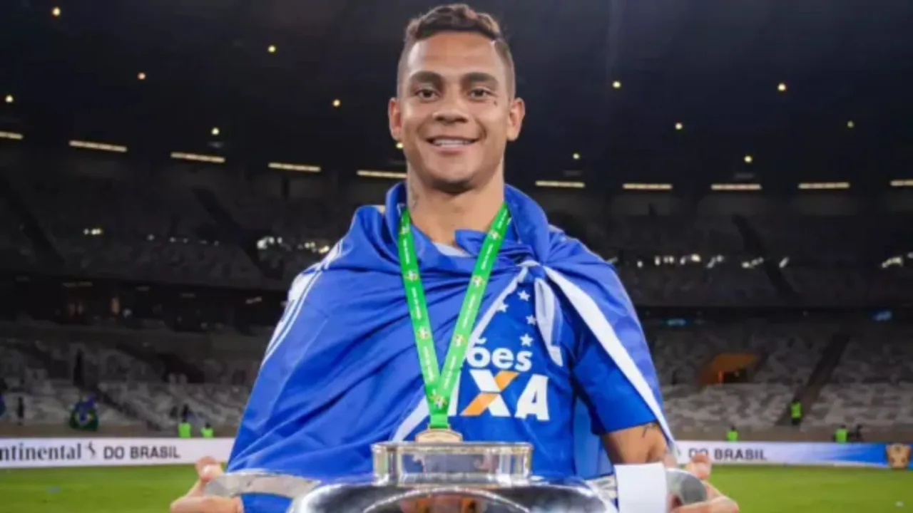 Ex-jogador de Cruzeiro e Vitória é detido em bloco em BH