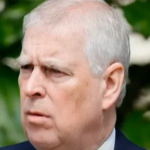 Ex-príncipe Andrew é preso por suspeita de má conduta ligada a Epstein, afirma BBC | Foto: Reprodução/SBT News