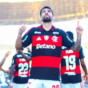 Flamengo vence o Botafogo e avança à semifinal do Carioca