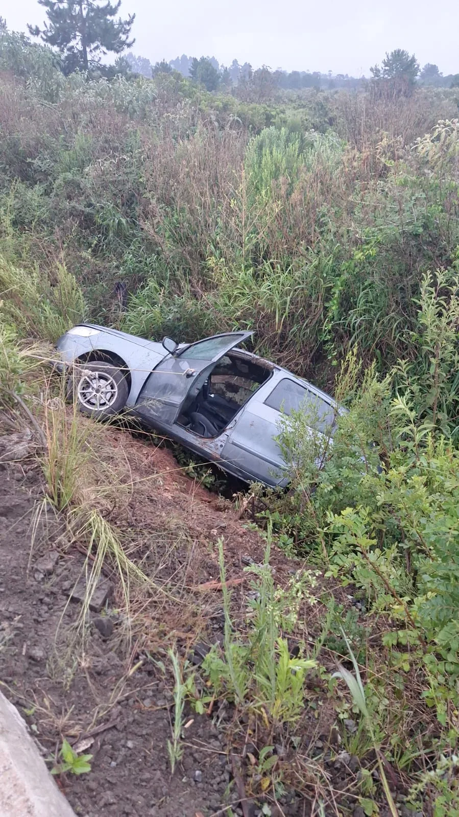 Homem morre após carro sair da pista e capotar na SC-477
