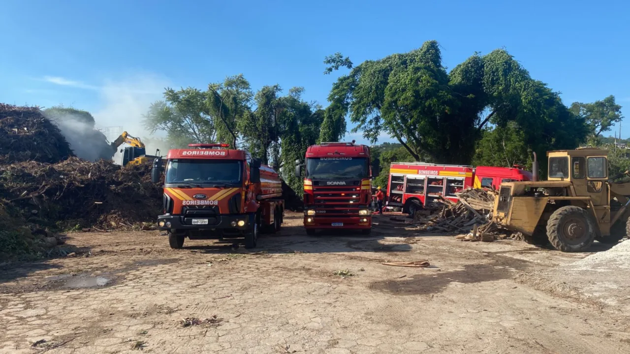 Incêndio atinge Centro de Valorização de Resíduos em Florianópolis