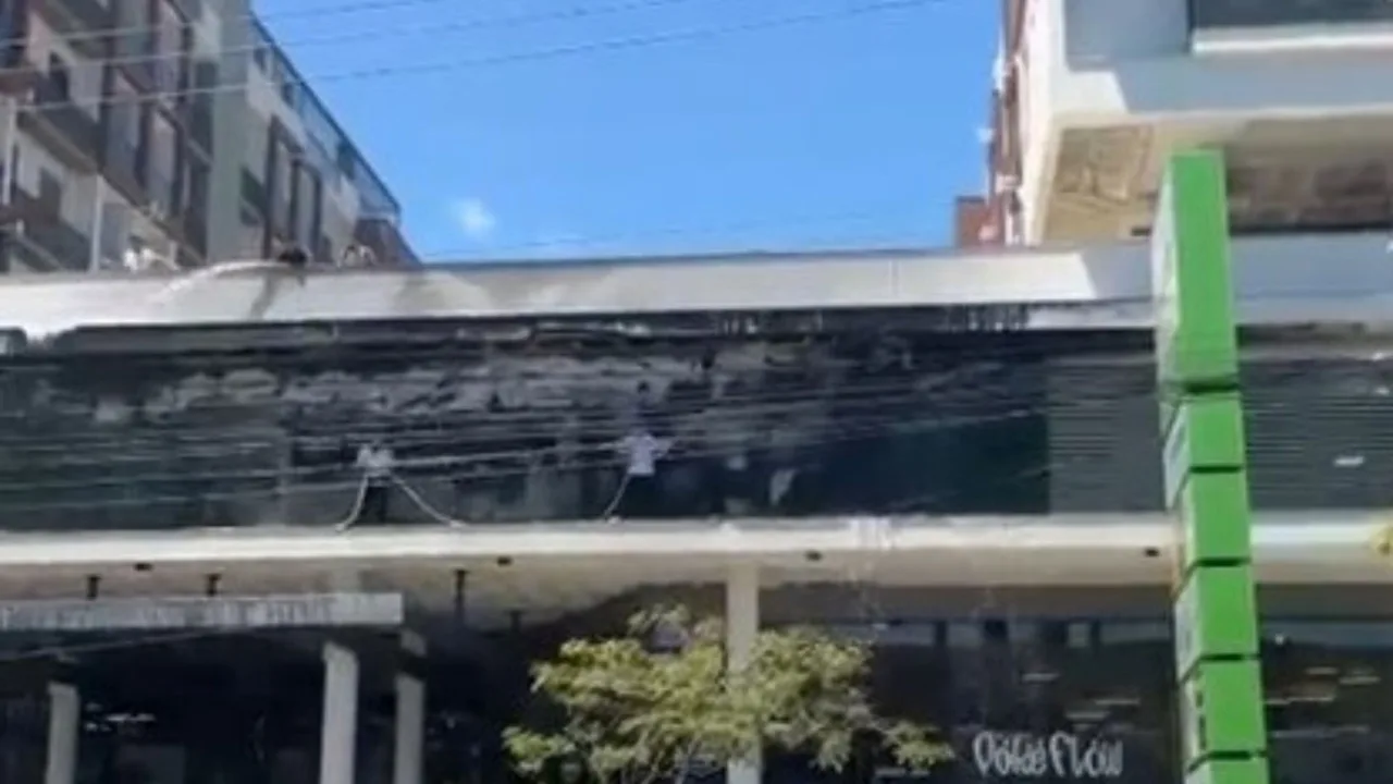 Incêndio no Córrego Grande destrói fachada de prédio