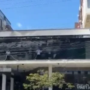 Incêndio no Córrego Grande destrói fachada de prédio | Foto: CBMSC | Reprodução