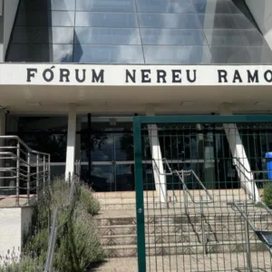 Justiça de Lages realiza audiência de instrução e julgamento contra o vice-prefeito Jair Júnior | Foto: Fórum Nereu Ramos | Conteúdo Rádio Clube 