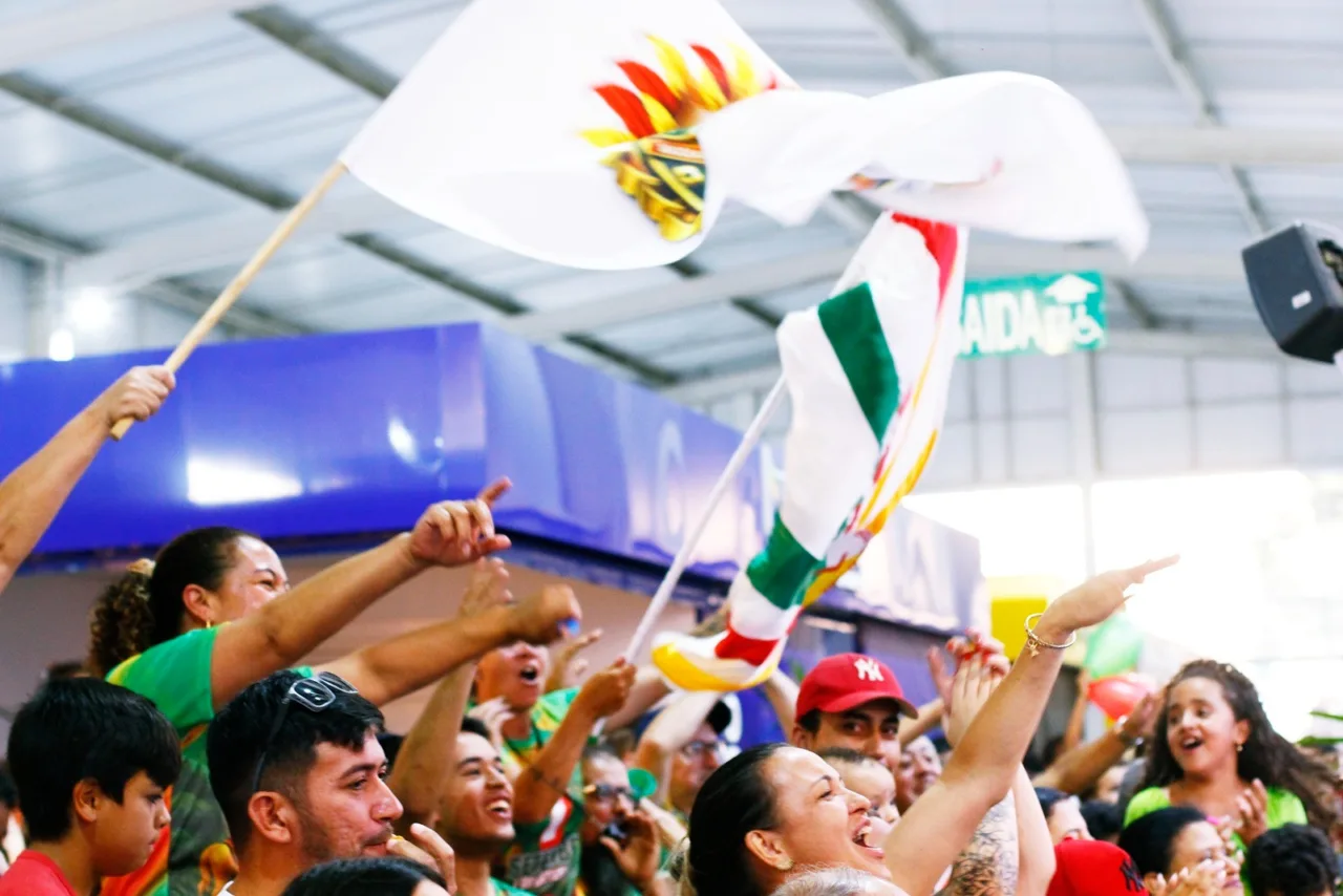 Lages elege a Corte Oficial do Carnaval 2026 em noite de festa no Mercado Público