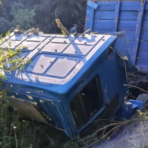 Motorista morre após cabine de caminhão se desprender em SC | Foto: 5º BBM