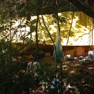 Mulher é encontrada morta dentro de barraca em SC