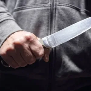 Mulher é esfaqueada em frente a estabelecimento em Lages | Imagem iustrativa