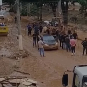 Nikolas é criticado por bloquear rua alagada em MG para fazer gravação - Foto: Divulgação/Redes Sociais