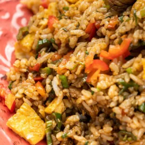 Omelete, arroz carreteiro e macarrão 5 pratos econômicos para o fim do mês