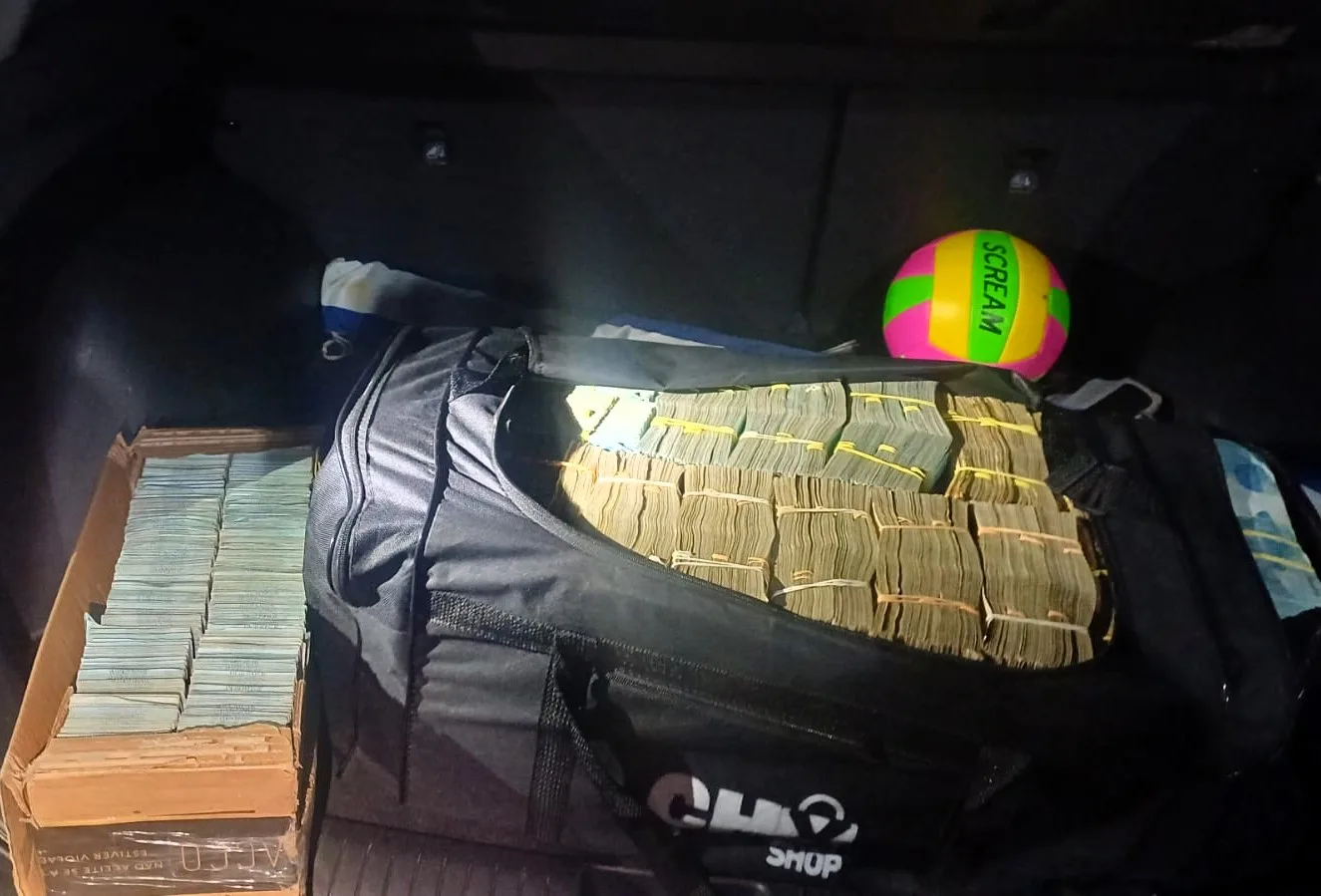 PRF apreende R$ 2 milhões na BR-101