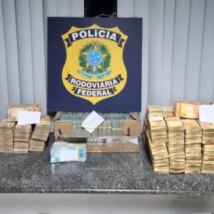 PRF apreende R$ 2 milhões na BR-101
