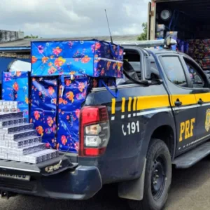 PRF apreende mais de 100 mil maços de cigarros paraguaios na BR-116, em Lages | Foto: PRF