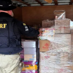 PRF barra novo caminhão com carga contaminada em Campos Novos