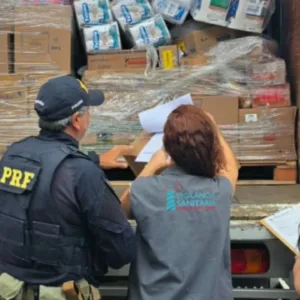 PRF flagra infração sanitária em caminhão em Campos Novos