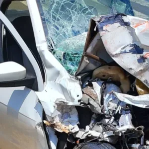 Mulher fica presa às ferragens após engavetamento em SC