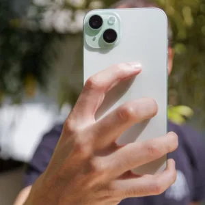 Receita abre leilão com iPhone 15 Plus a partir de R$ 922 -Imagem: Ivo Meneghel Jr/Canaltech
