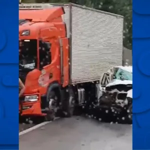 Acidente na BR-282 deixa feridos presos às ferragens | Foto: reprodução/redes sociais