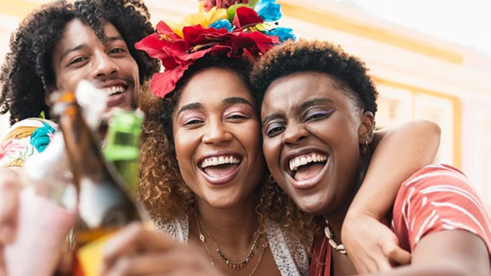Entenda como escolhas alimentares podem piorar o cansaço e a ressaca durante a folia